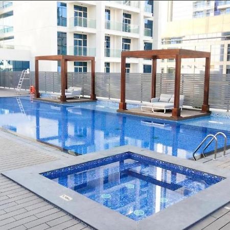 Bnbmehomes - Beautiful Lake View Studio Near Marina - 1504 Dubai Buitenkant foto