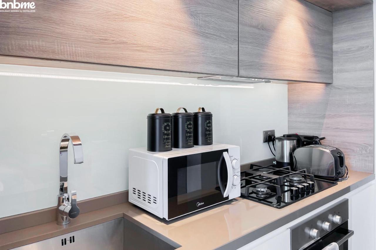 Bnbmehomes - Beautiful Lake View Studio Near Marina - 1504 Dubai Buitenkant foto